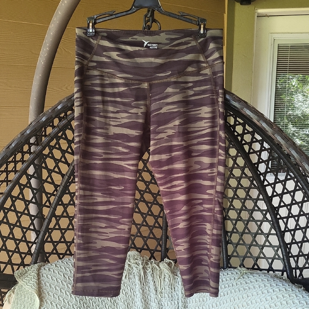 Old Navy Active Go Dry Cropped Leggings